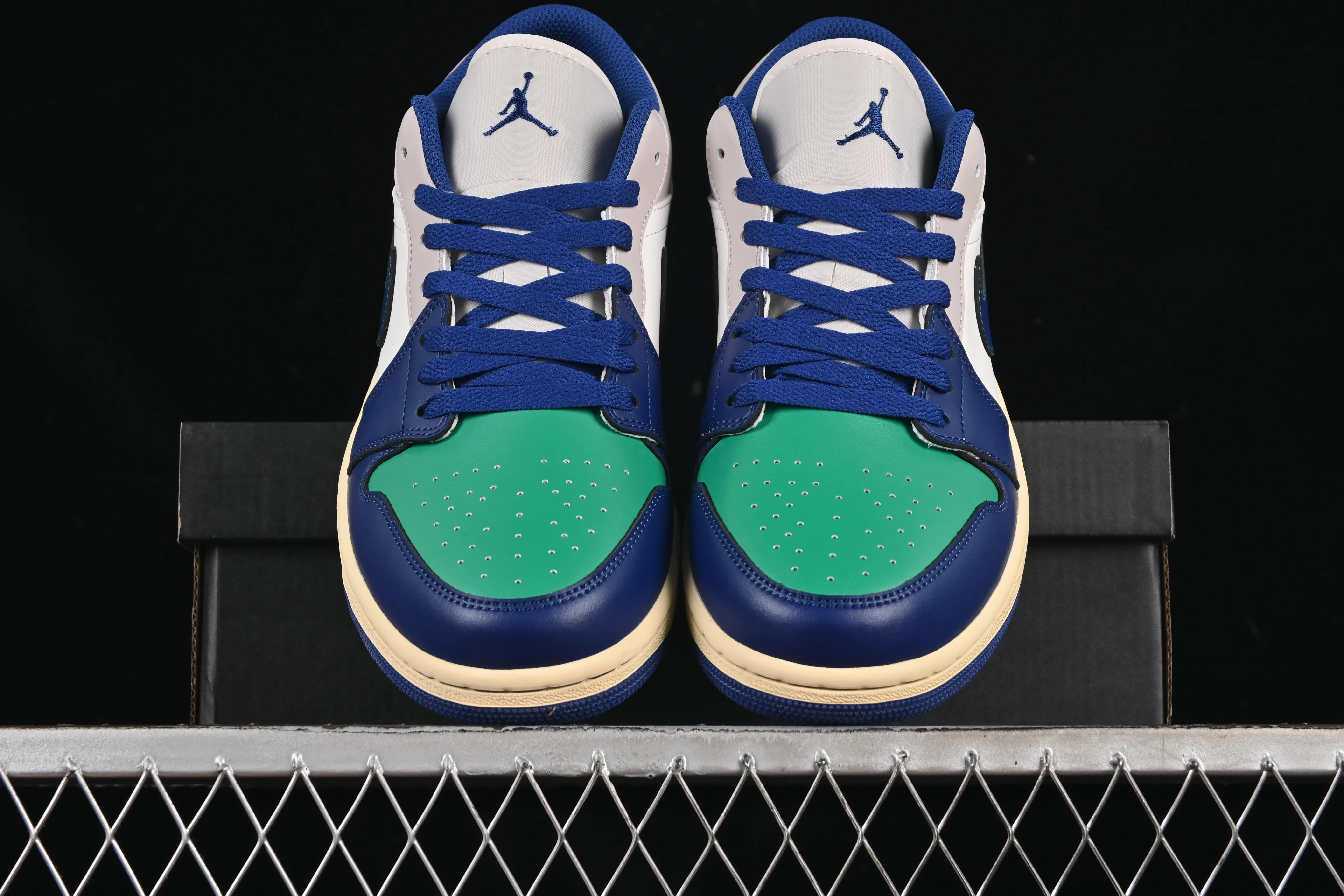 All categories Air Jordan Jordan series basketball shoes Air Jordan 1 Low Air Jordan 1 Low AJ1 Joe 1 blue and green color matching low-top cultural casual sneakers 553558-147